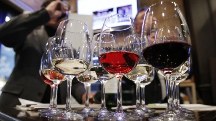 Сомелиерите са сред най-застрашените.Снимка: Reuters, архив