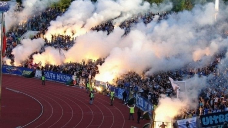 "Сините" фенове разграбиха 11 000 билета за мача в сряда