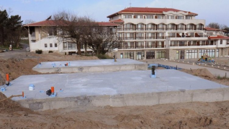 Бетонът върху дюните край къмпинг "Юг". Снимка, архив: Булфото