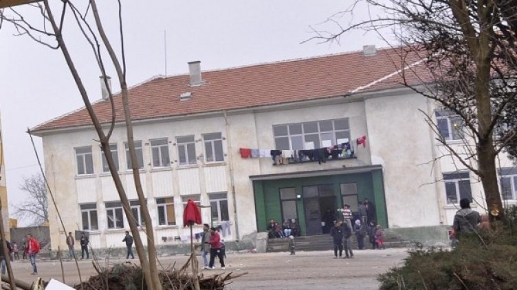 Бежанците ще бъдат закаран в център. Снимка: Булфото, архив