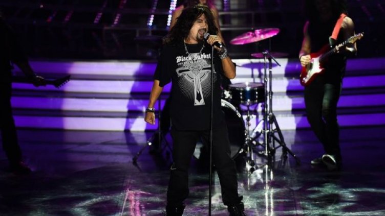 Азис като Звезди. Снимка: Като две капки вода