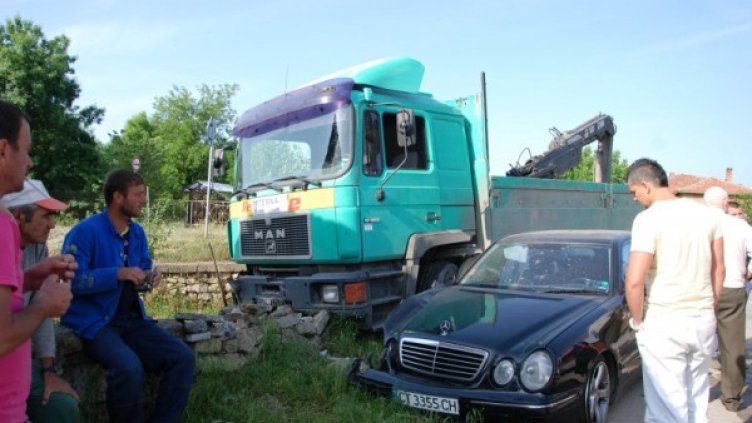 Митрополит Галактион е със счупена ръка. Снимка: Булфото