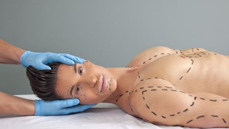 След 190 пластични операции... защо не и крилца?