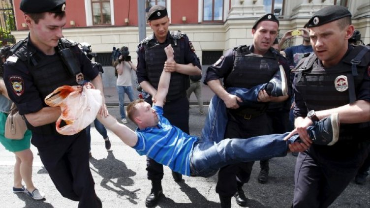 Арестът на Николай Алексеев. Снимка: Reuters