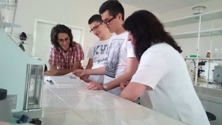 Отляво надясно: Теодор, Димитър, Лазар и Албена Йорданова. Снимка: Dnes.bg