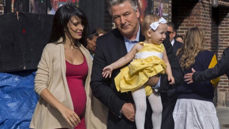 Актьорът с дъщеря си Кармен и бременната си съпруга. Снимка: архив, Reuters