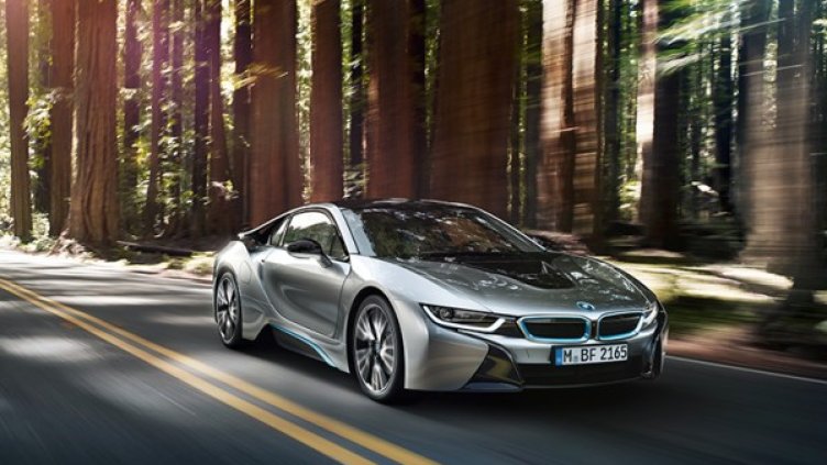 Хибридът i8. Снимка: BMW