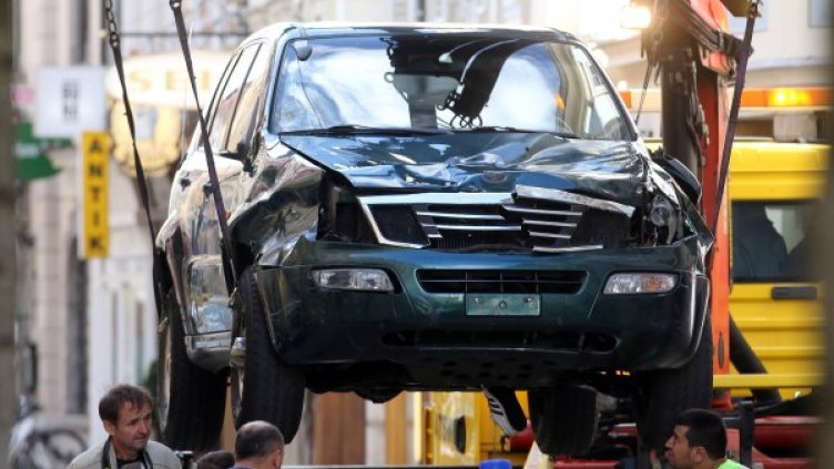 Джипът, с който шофьорът е сгазил тълпата. Снимка: БТА