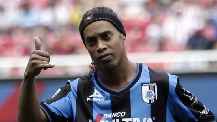 Роналдиньо може да стане съотборник с Бербатов. Снимка: Reuters