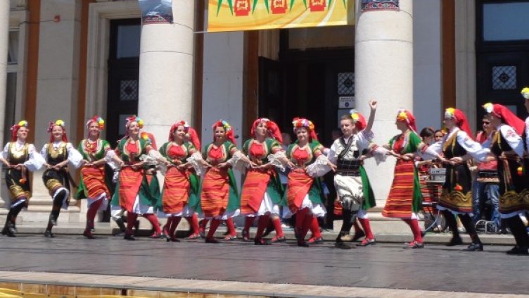 Надиграване за любителски клубове "Приятели чрез танца" в Перник. Снимка: Dnes.bg