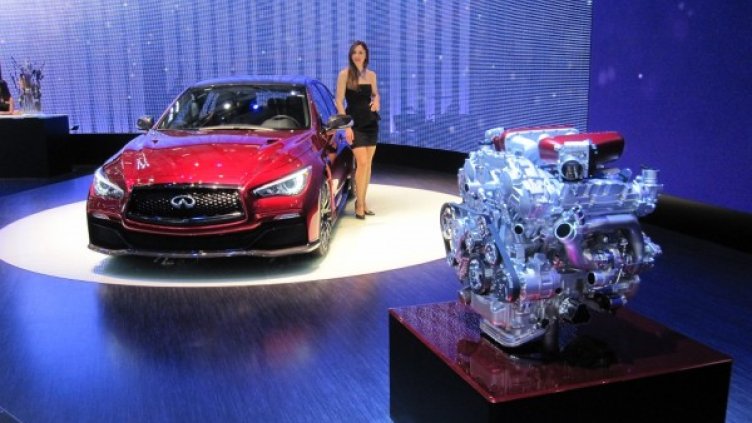 Q50 Eau Rouge при премиерата си в Женева. Снимка: Automedia.bg