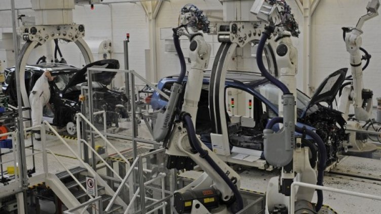 Роботи на поточната линия на VW Touran в Германия. Снимка: Ройтерс
