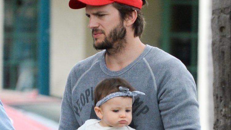 Аштън с бебето им Уайът Изабел. Снимка: Splash News