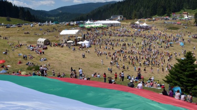 Рожен запя &ndash; хиляди превзеха местността