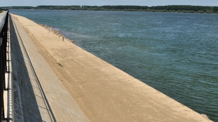 Ниското ниво на Дунав. Снимка: БТА