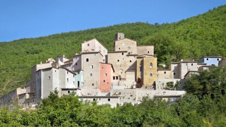 Част от продаваното село. Снимка: italianways.com