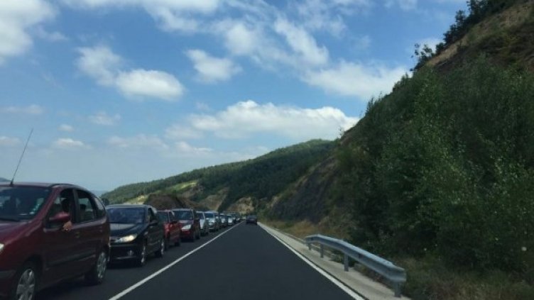 Народът се втурна в Гърция и запуши Маказа!