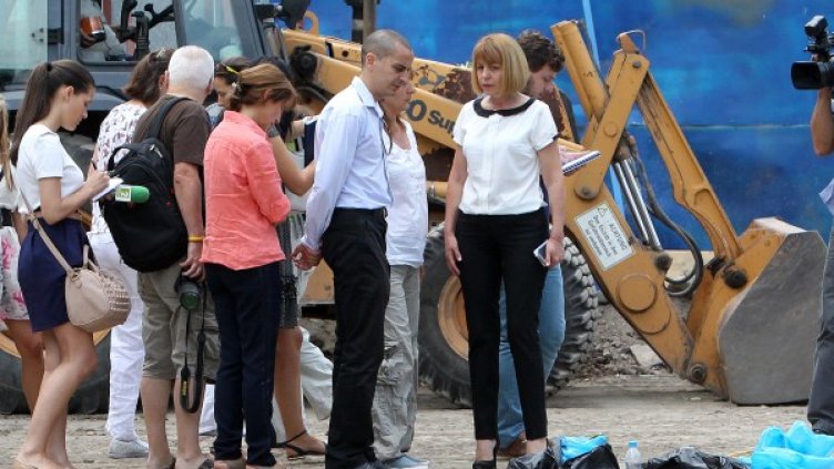 Кметицата инспектира строежа. Снимка: БТА