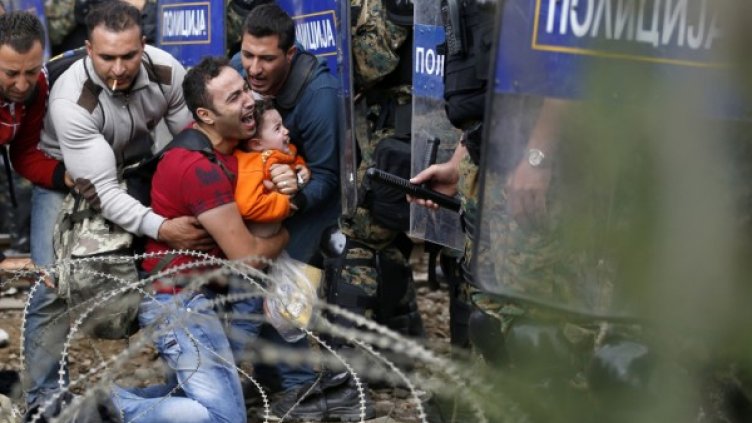 Хаос в Македония: Полицията срещу имигрантите