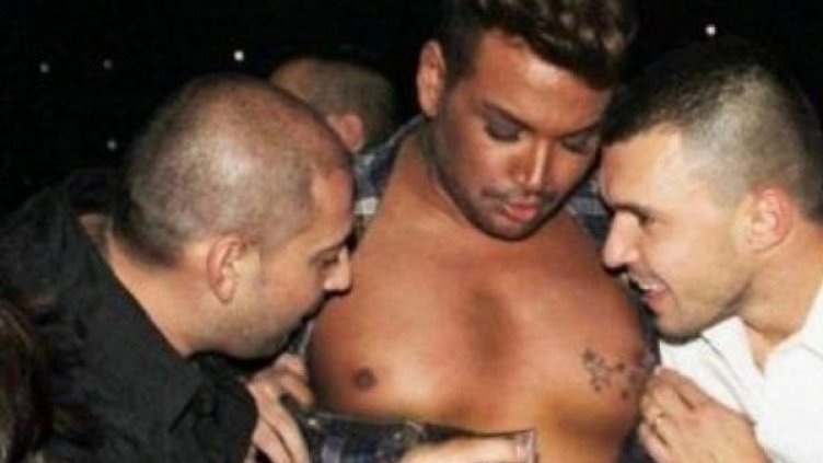 Той е гей, той не е гей &ndash; той е Валери Божинов