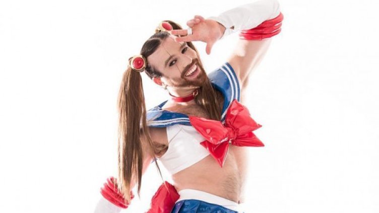 По дрехите посрещат, с глас и бой изпращат