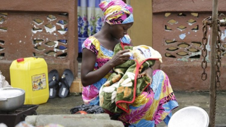 Виктория Илия с бебето. Снимка: БТА