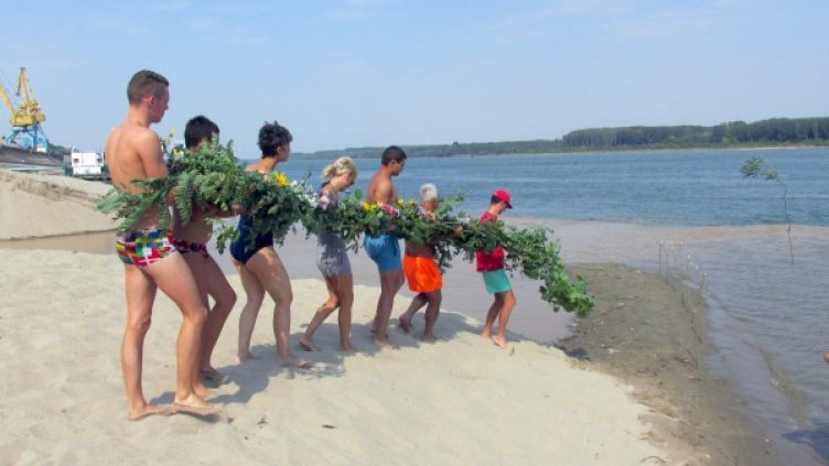 "Плуване към спомена" събра силистренци