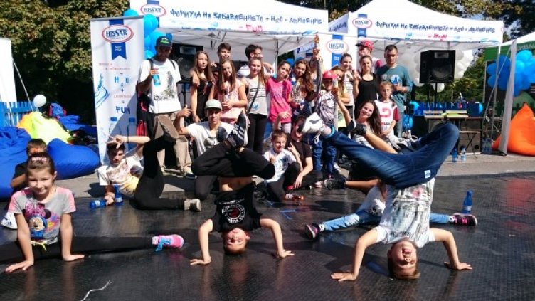 С уникално Dance Battle шоу – от вода "Хисар" стартираха кампания, призоваваща за повече движение
