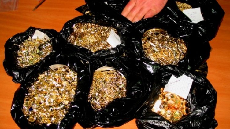 Златните бижута. Снимка: Агенция "Митници"