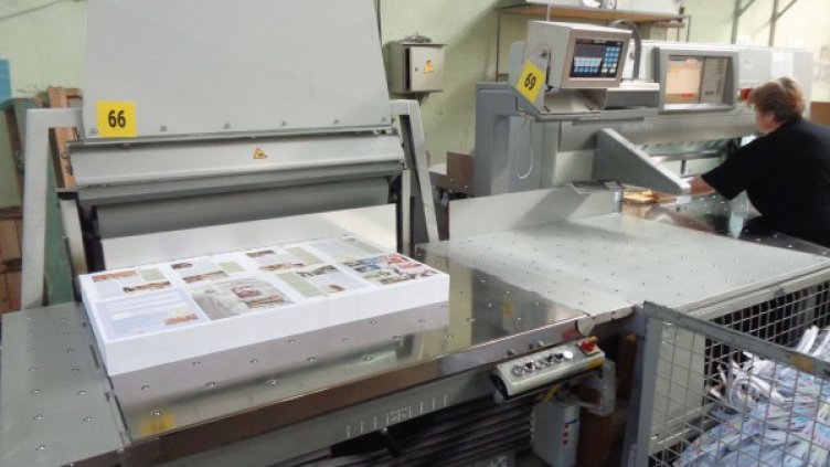 Писането на учебника отнема месеци, печатът - само ден. Снимка: Dnes.bg