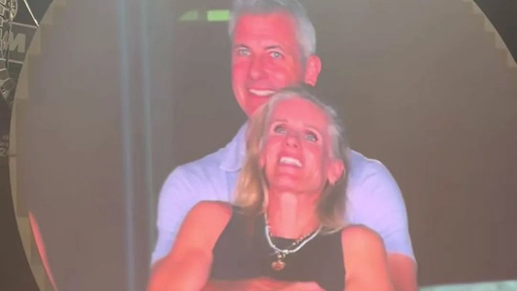 Coldplay без да искат разобличиха любовна афера на IT шеф на свой концерт ВИДЕО