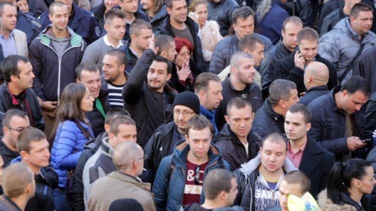 Недоволни полицаи и граничари затвориха Кулата