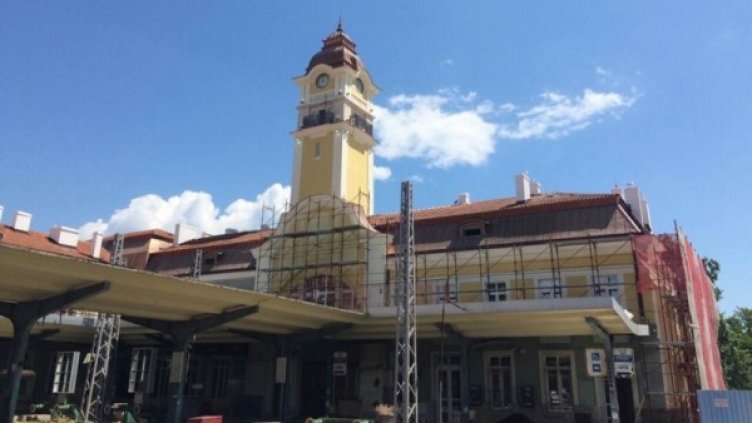 Новата жп гара в Бургас с търговска галерия