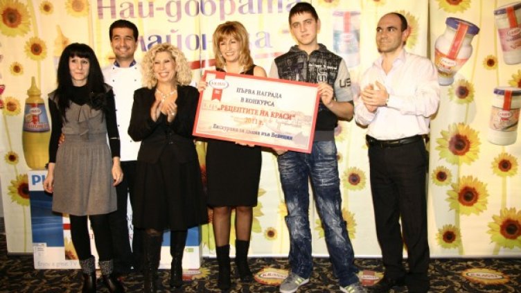 Награждаване на победителят в конкурса за 2011 г. Васил Божилов