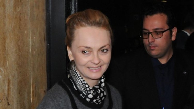 Валери Симеонов скочи на Полина Карастоянова. Снимка: Булфото