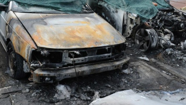 Четири коли изгоряха в столичния кв. "Младост" 1