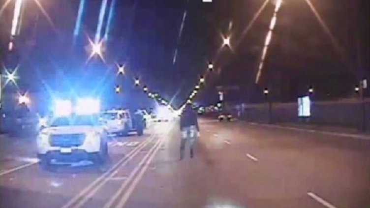 Чернокожият тийнейджър секунди преди да бъде убит. Снимка: Reuters