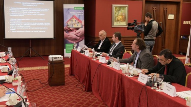 Добромир Ганев (Форос) представя водещите тенденции на пазара на имоти по Черноморието. Снимка: Investor.bg