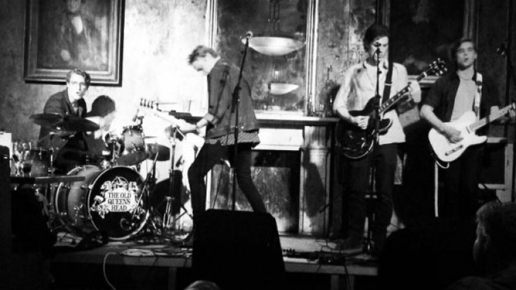 Bad Names. Снимка: Строежа