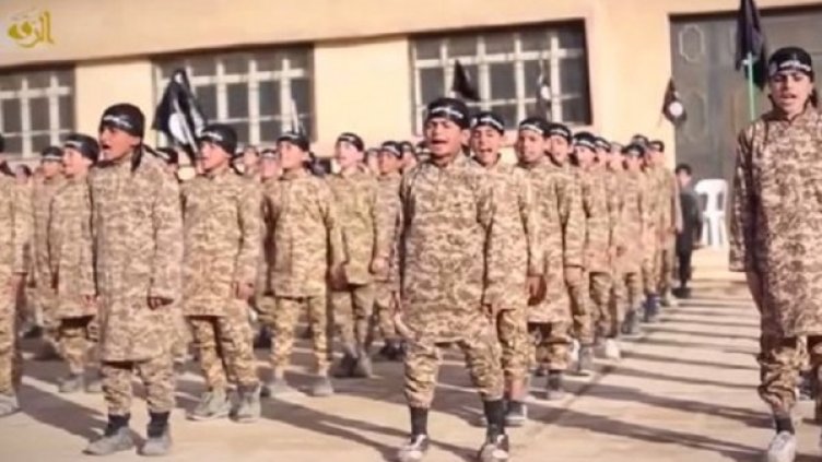 Част от младежкото крило на "Ислямска държава". Снимка: кадър, Youtube