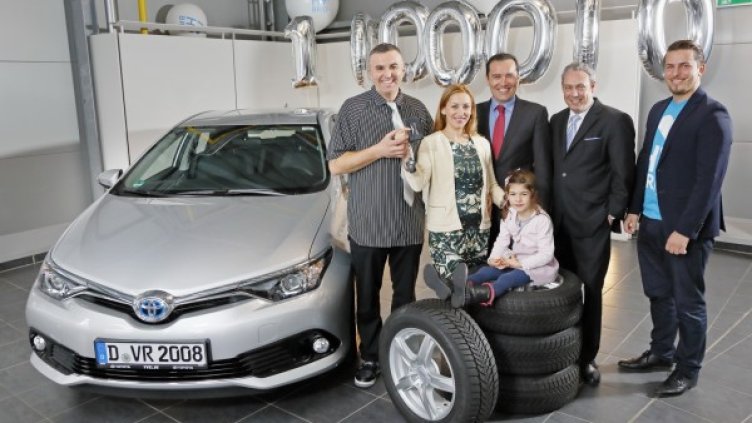 Снимки: Toyota, Lexus, Volkswagen