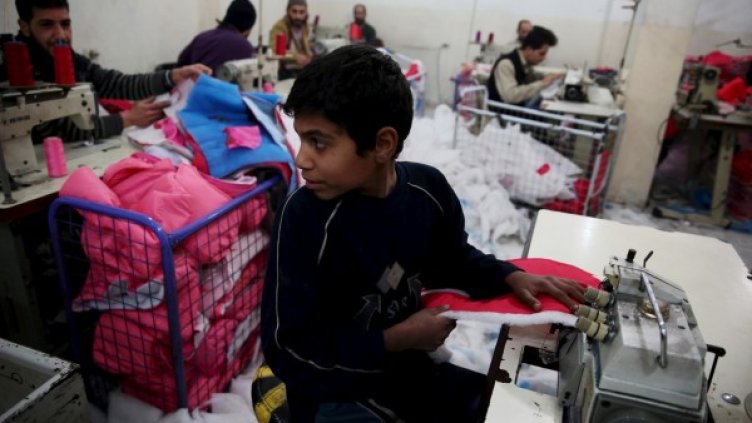 Работата не чака: Животът в Сирия продължава