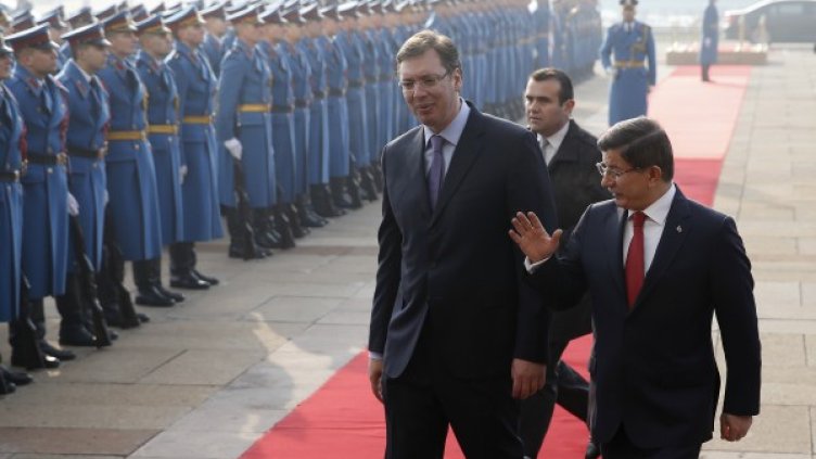 Александър Вучич и Ахмет Давутоглу. Снимка: Reuters