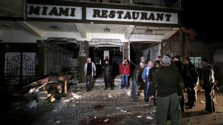 Снимка: Един от взривените ресторанти; снимка: Reuters