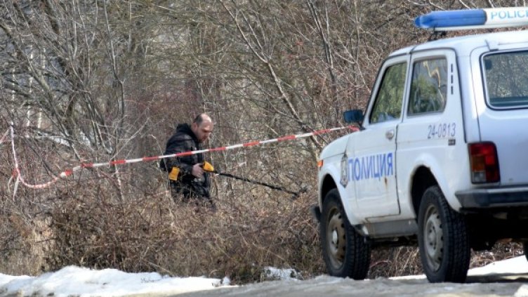 Следователи оглеждат района Снимка: Bulphoto