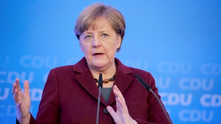 Меркел поиска експулсиране на бежанци с условни присъди
