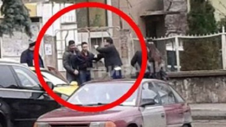 Тодор, биячите му и сеирджиите. Кадър: YouTube