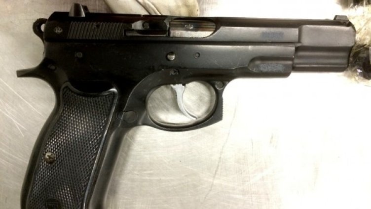 Спипаха турци с пистолети и патрони на границата