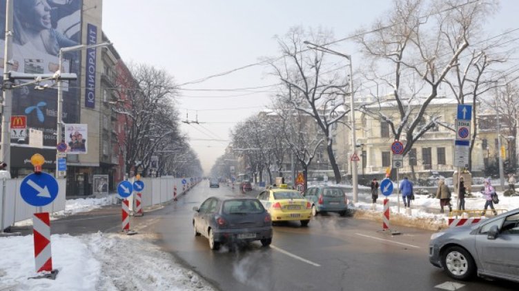 Ограждения и стеснени платна &ndash; работата по метрото тръгна!