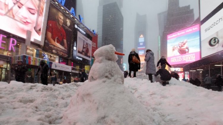 Снегът и лошото време в САЩ взеха 17 жертви